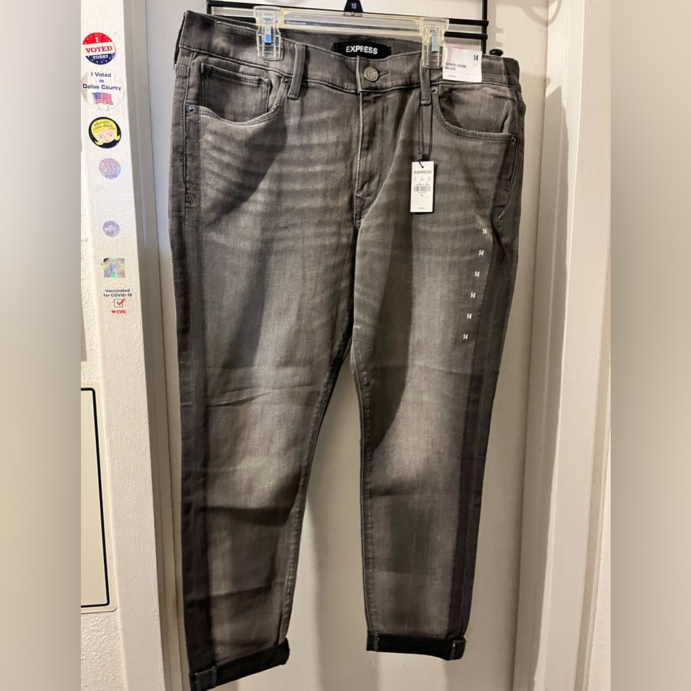 Express- size 14- gray NWT cropped mid rise stretch jeans.